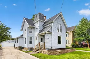 327 N Terrace St, Janesville, WI 53548 - Photo 1