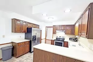 4211 Wilshire Ln, Janesville, WI 53546 - Photo 12