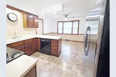4211 Wilshire Lane, Janesville, WI 53546 - Photo 8
