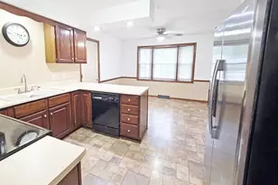 4211 Wilshire Ln, Janesville, WI 53546 - Photo 8