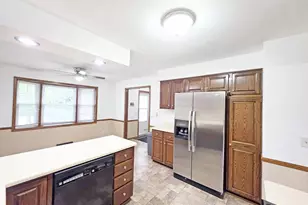 4211 Wilshire Ln, Janesville, WI 53546 - Photo 10