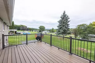 913 Arrowhead Dr, East Dubuque, IL 61025 - Photo 6