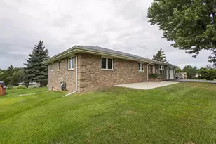913 Arrowhead Dr, East Dubuque, IL 61025 - Photo 36