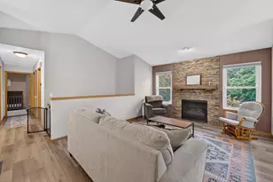 105 Terrace Ct, Mount Horeb, WI 53572 - Photo 4