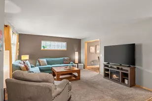 7015 Reston Heights Dr, Madison, WI 53718 - Photo 8