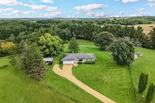 994 Tipperary Rd, Oregon, WI 53575 - Photo 2