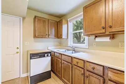 2537 Hoard Street, Madison, WI 53704 - Photo 8