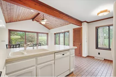 2621 Mission Circle, Madison, WI 53713 - Photo 8