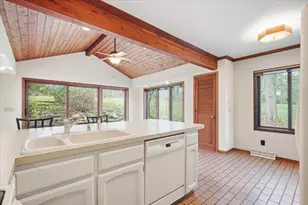 2621 Mission Cir, Madison, WI 53713 - Photo 8