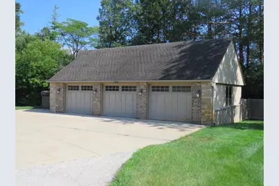 9090 N Range Line Road, River Hills, WI 53217 - Photo 36