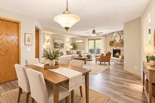 14 Maple Wood Ln, Madison, WI 53704 - Photo 4