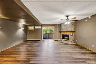 14 Maple Wood Ln, Madison, WI 53704 - Photo 10