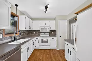 6005 Williamsburg Way, Madison, WI 53719 - Photo 16