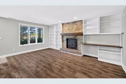 6005 Williamsburg Way, Madison, WI 53719 - Photo 8