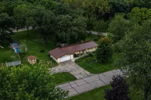 10168 N Amber Trail, Edgerton, WI 53534 - Photo 2