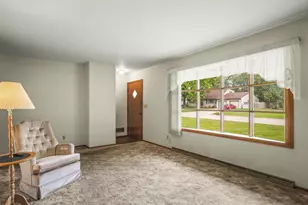 2406 Skyline Dr, Beloit, WI 53511 - Photo 8
