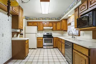 2406 Skyline Dr, Beloit, WI 53511 - Photo 14