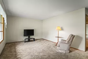 2406 Skyline Dr, Beloit, WI 53511 - Photo 6