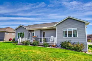 1024 Peterson Dr, Stoughton, WI 53589 - Photo 4