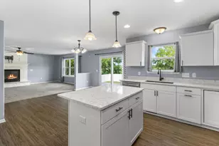 131 W Blackhawk Dr, Fort Atkinson, WI 53538 - Photo 6