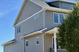 2810 Big Bluestem Pkwy, Fitchburg, WI 53711 - Photo 2