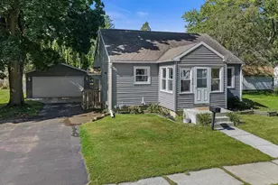 512 Ellinwood Ave, Reedsburg, WI 53959 - Photo 2