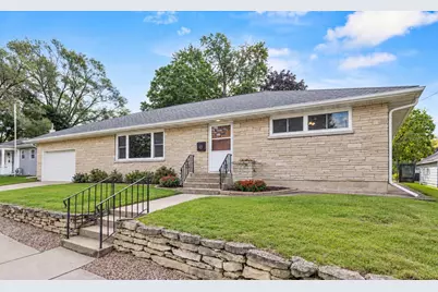422 E Howard Street, Portage, WI 53901 - Photo 4