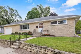 422 E Howard St, Portage, WI 53901 - Photo 4