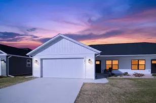 966 Bell Cir, Arlington, WI 53911 - Photo 2