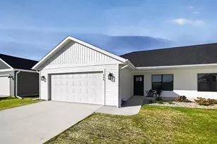 966 Bell Cir, Arlington, WI 53911 - Photo 4
