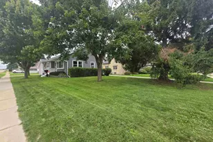 642 S Madison St, Waupun, WI 53963 - Photo 4