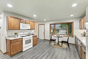 415 Waterloo Rd, Marshall, WI 53559 - Photo 6