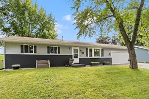 521 Dennis Dr, DeForest, WI 53532 - Photo 2