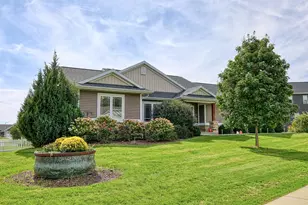 601 Wheatland Dr, Cambridge, WI 53523 - Photo 1