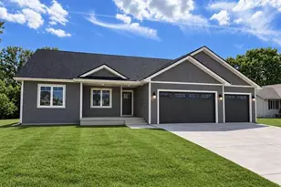 824 Alderman St, Tomah, WI 54660 - Photo 2