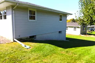 202 Sunset Dr, DeForest, WI 53532 - Photo 8