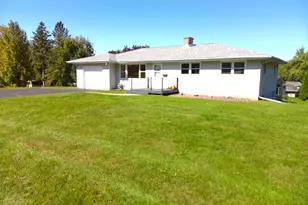 202 Sunset Dr, DeForest, WI 53532 - Photo 2