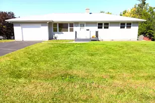 202 Sunset Dr, DeForest, WI 53532 - Photo 1