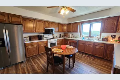 206 Hancock Drive, Orangeville, IL 61060 - Photo 6