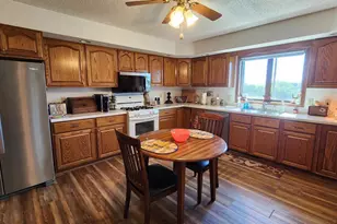 206 Hancock Dr, Orangeville, IL 61060 - Photo 6