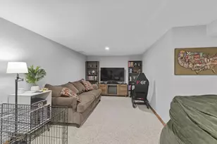810 Suffolk Dr, Janesville, WI 53546 - Photo 6