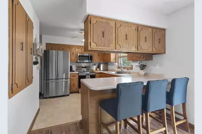 810 Suffolk Drive, Janesville, WI 53546 - Photo 2