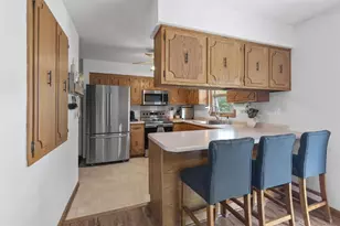 810 Suffolk Dr, Janesville, WI 53546 - Photo 2