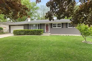 810 Suffolk Dr, Janesville, WI 53546 - Photo 1
