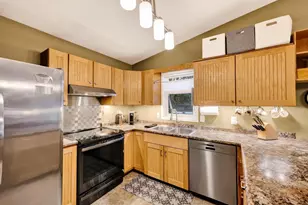 1727 Delaware Dr, Sun Prairie, WI 53590 - Photo 4