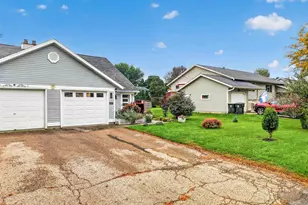 1727 Delaware Dr, Sun Prairie, WI 53590 - Photo 38
