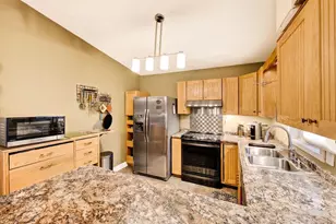 1727 Delaware Dr, Sun Prairie, WI 53590 - Photo 6