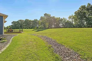 420 Ridgeway Dr, Rio, WI 53960 - Photo 12