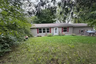 38 Apple Hill Dr, Blue Mounds, WI 53517 - Photo 2