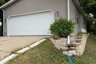 38 Apple Hill Dr, Blue Mounds, WI 53517 - Photo 4